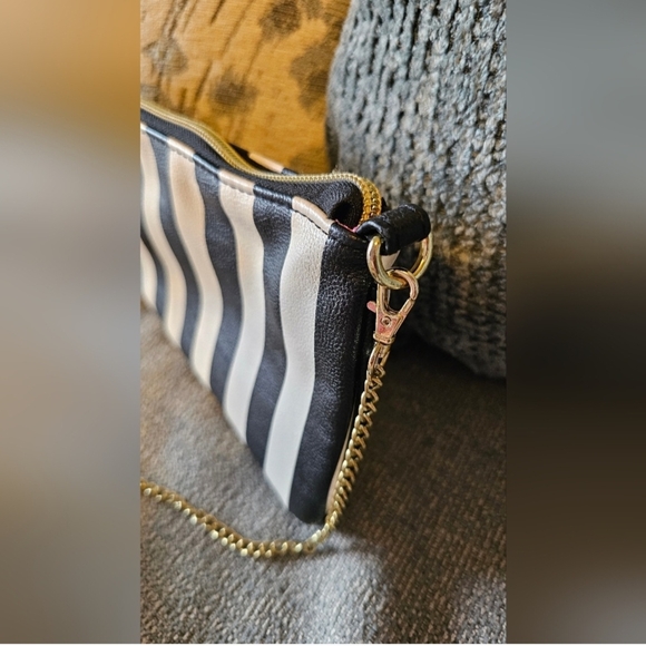 Betsey Johnson Black and White Striped Bag W/Adjustable Strap - Picture 6 of 14